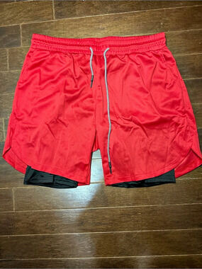 Athletic Shorts in Red Size Large
